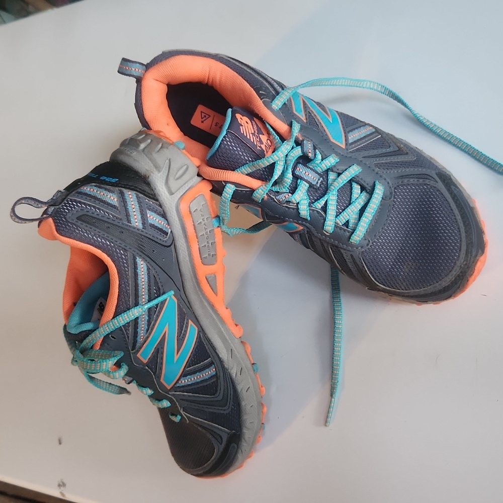 NEW BALANCE SNEAKERS